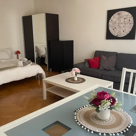 Appartement A Few Minutes' Walk To Train Station